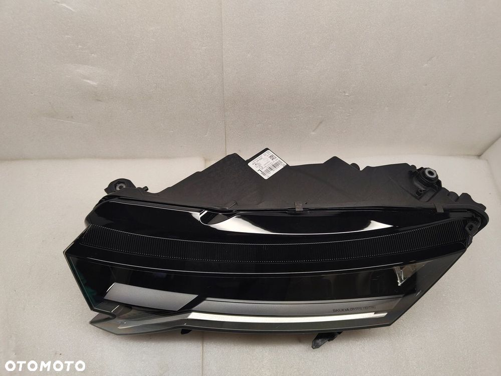 SKODA OCTAVIA IV LIFT PÓŁ LED LAMPA LEWY PRZÓD 5E8941009 - 2