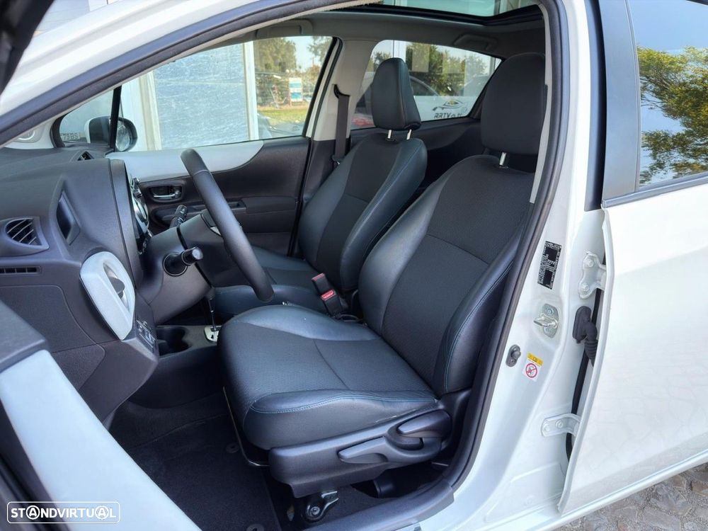 Toyota Yaris 1.5 HSD Comfort +P.Style+Navi - 8