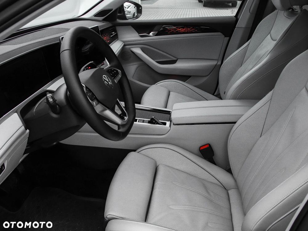 Volkswagen Passat Variant 1.5 TSI EVO Elegance DSG - 10