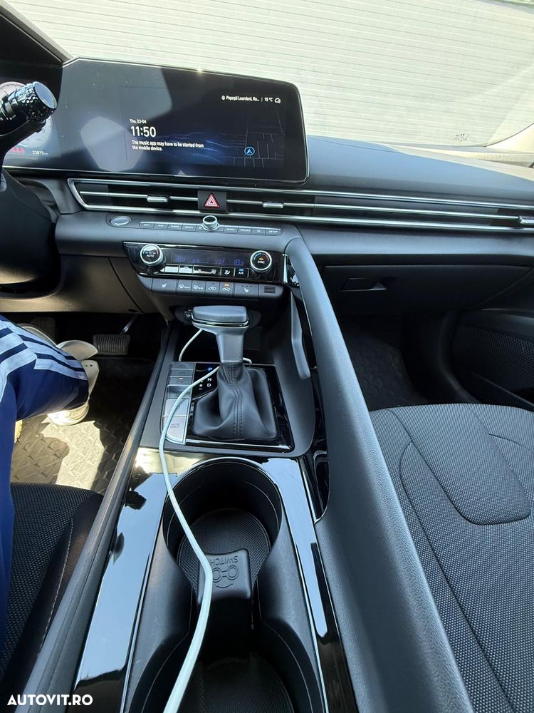 Hyundai Elantra 1.6 l 123 CP CVT Highway - 23