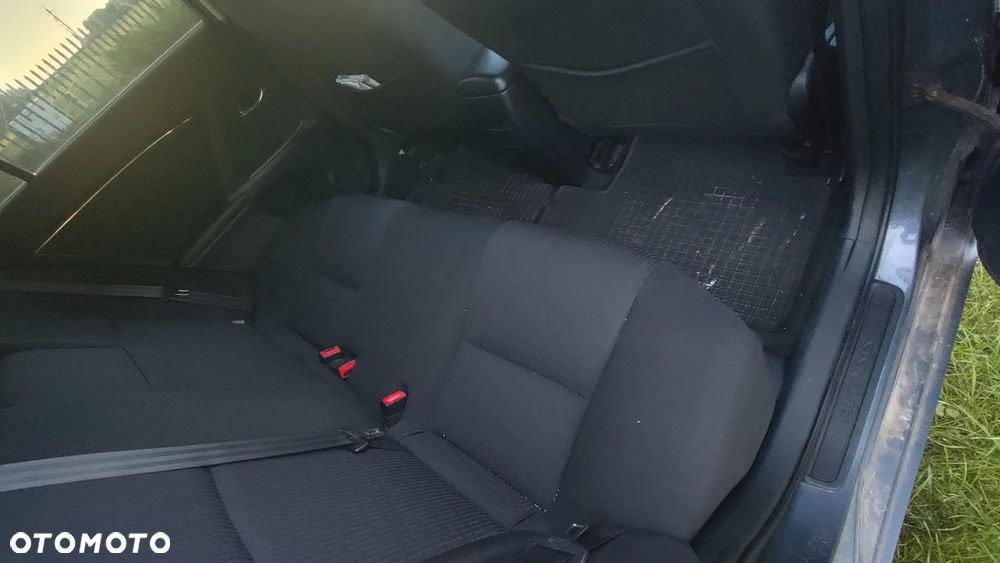 Toyota Avensis - 13
