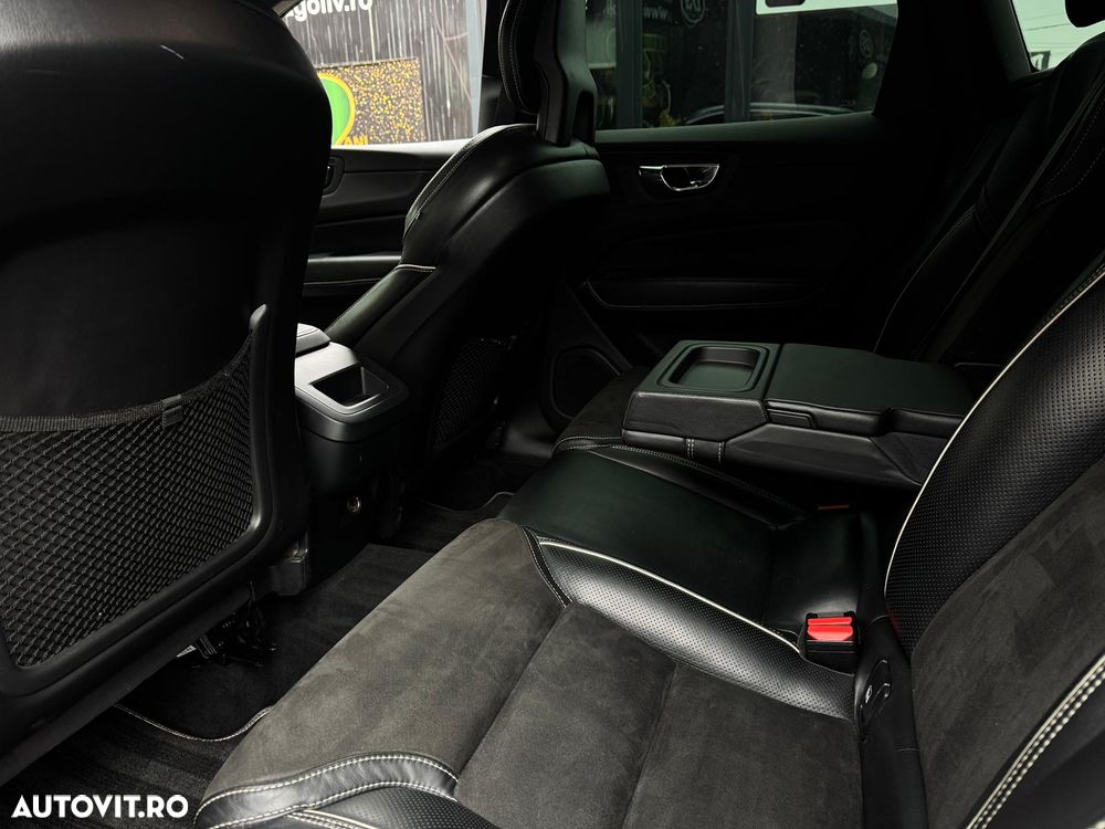 Volvo XC 60 D5 AWD Geartronic RDesign - 23