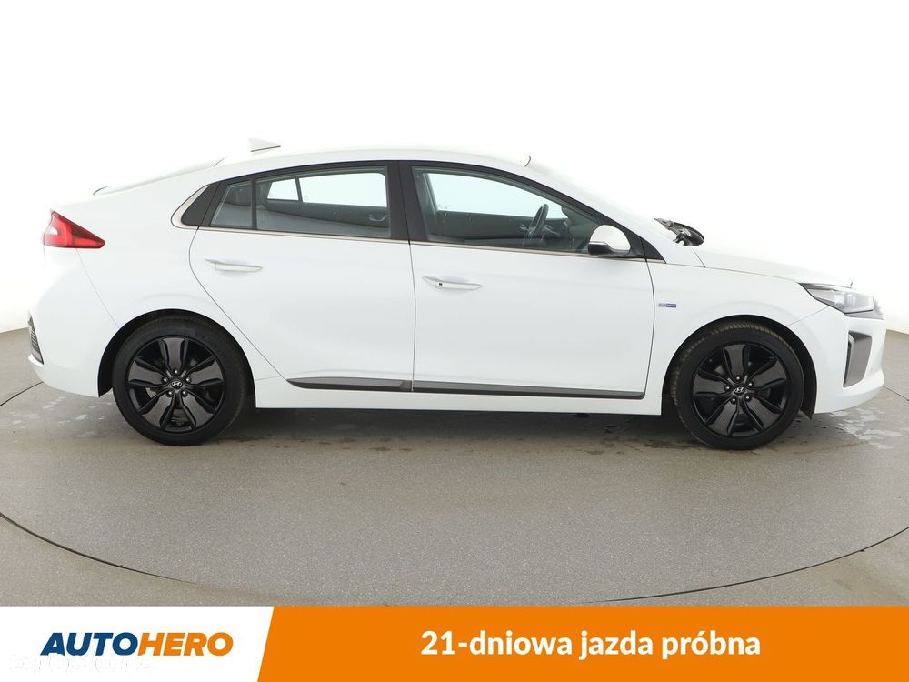 Hyundai IONIQ - 7