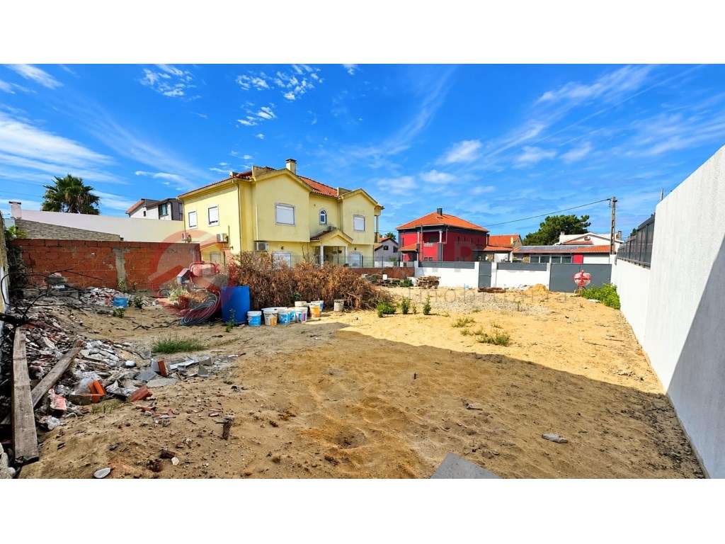Terreno com área total de 350m² em Fernão Ferro - Grande imagem: 2/4