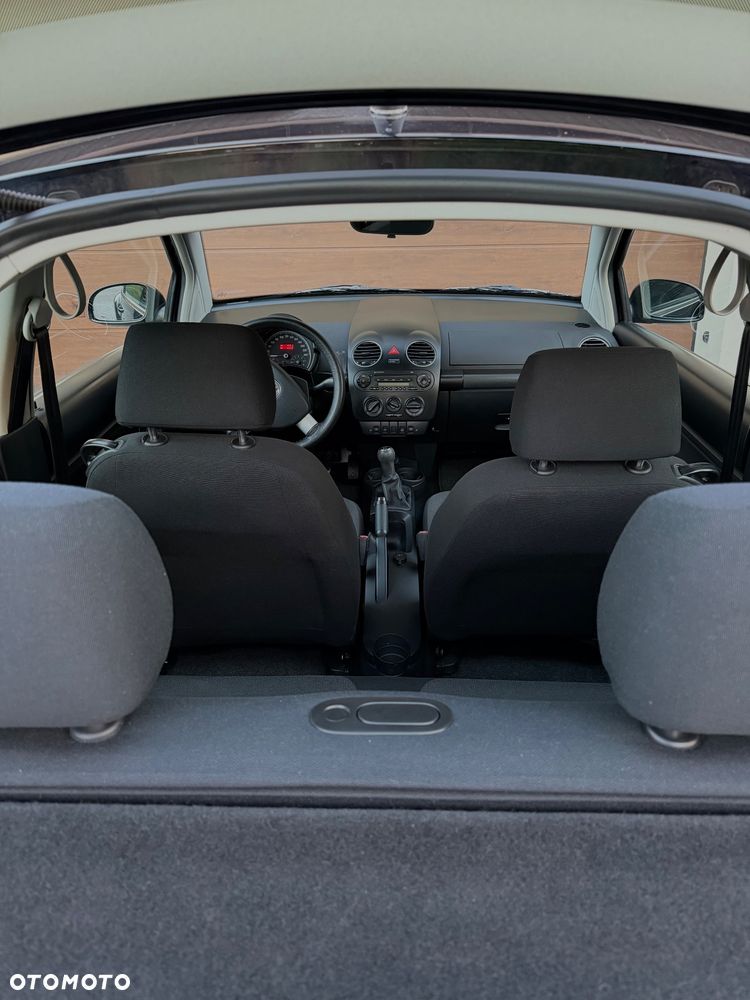 Volkswagen New Beetle - 18