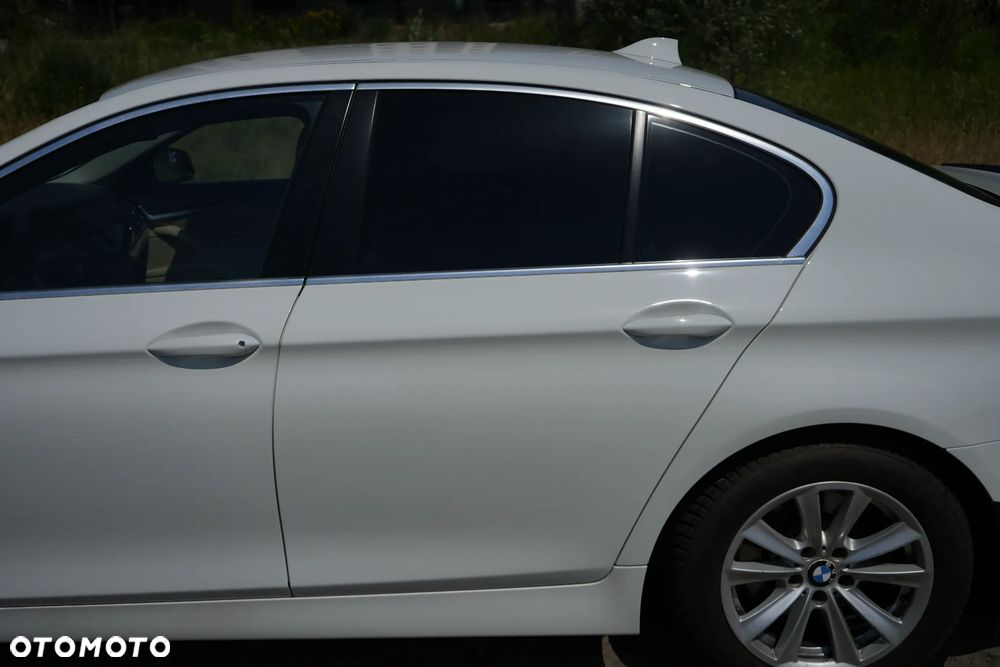 BMW Seria 5 520i - 12