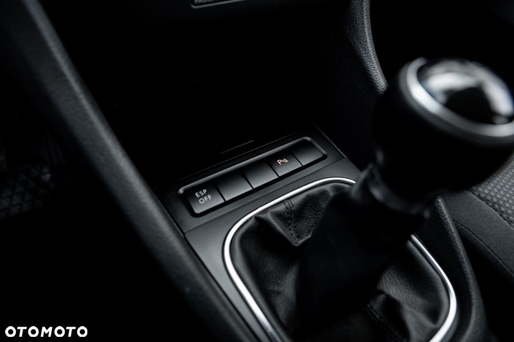 Volkswagen Golf 1.6 Comfortline - 31