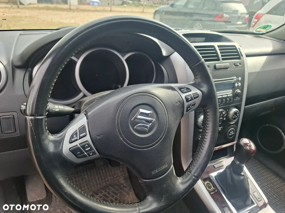 Suzuki Grand Vitara 2.0 - 10