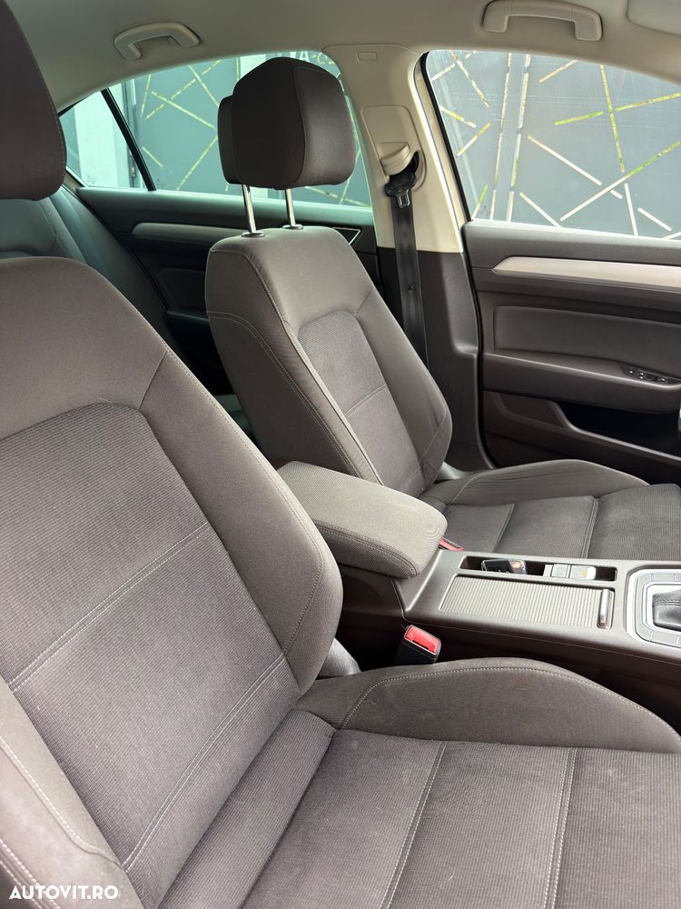 Volkswagen Passat 2.0 TDI DSG Comfortline - 12