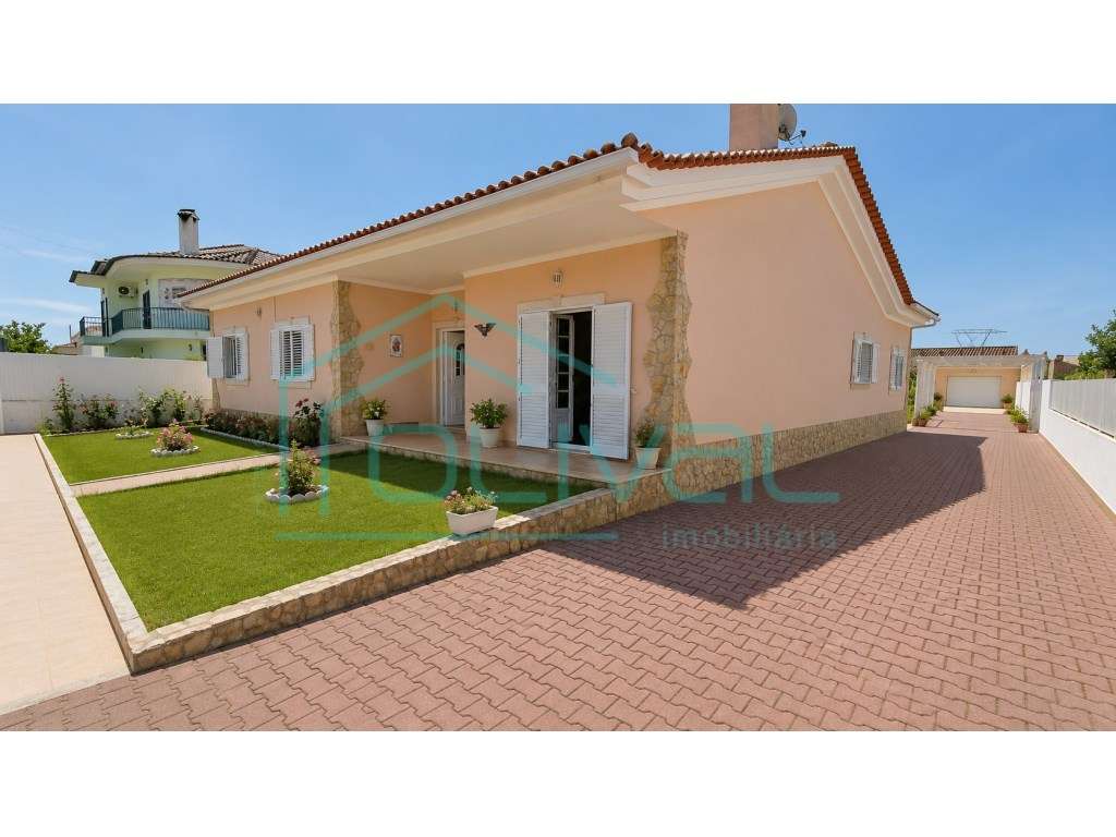 Moradia Térrea Isolada | Lote de 1.000 m² | Jardim | Garagem | Sala... - Grande imagem: 2/26