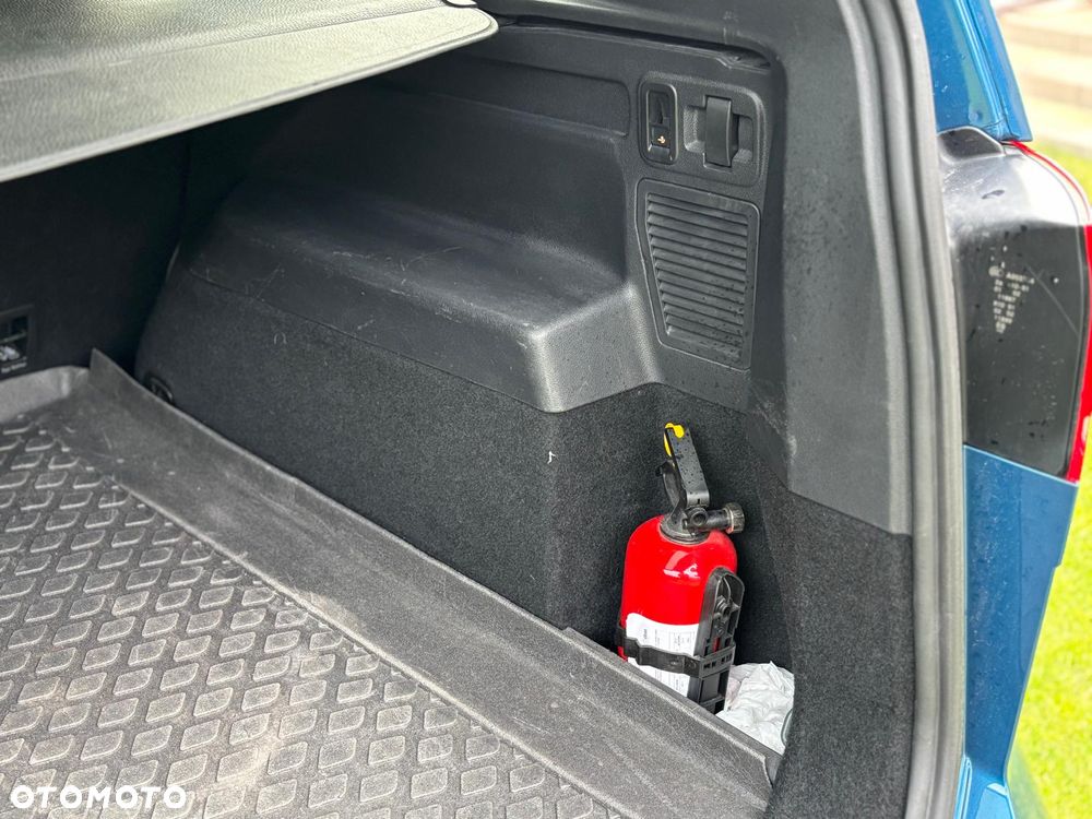 Volkswagen Touran - 11