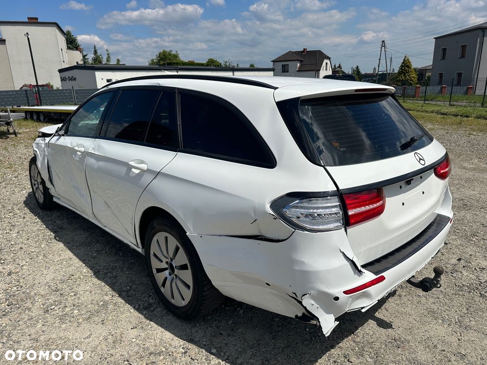 Mercedes-Benz Klasa E 220 d 4Matic 9G-TRONIC Avantgarde - 2