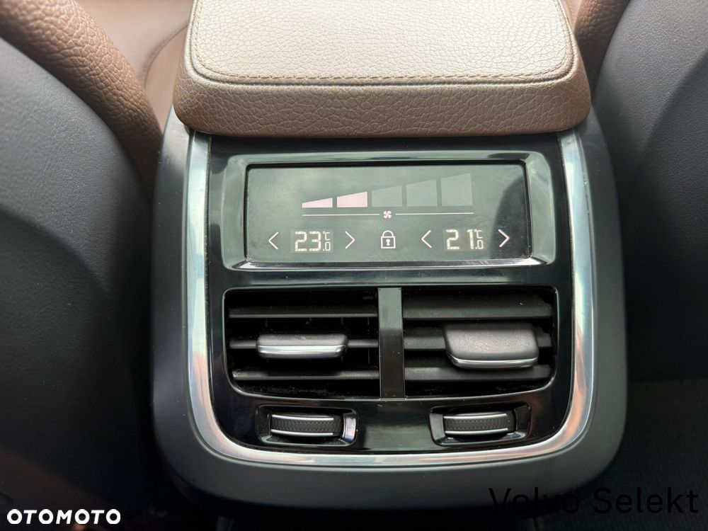Volvo V90 Cross Country - 39