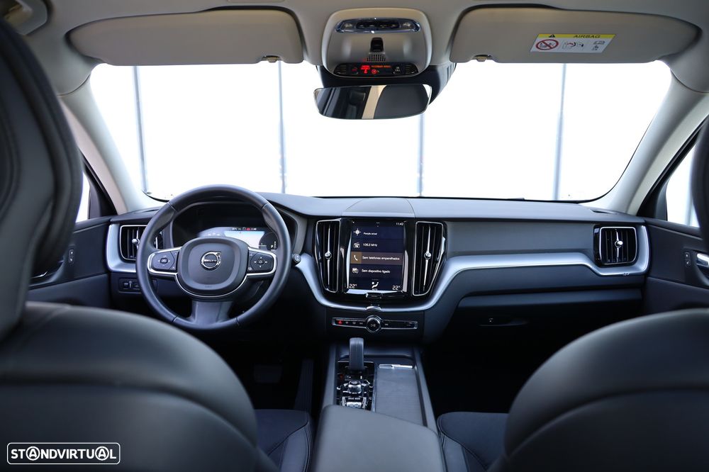 Volvo XC 60 2.0 T8 PHEV Momentum Plus AWD - 17