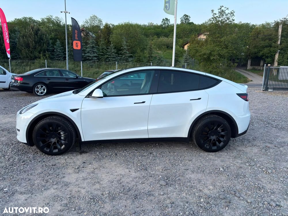 Tesla Model Y Long Range Dual Motor AWD - 9