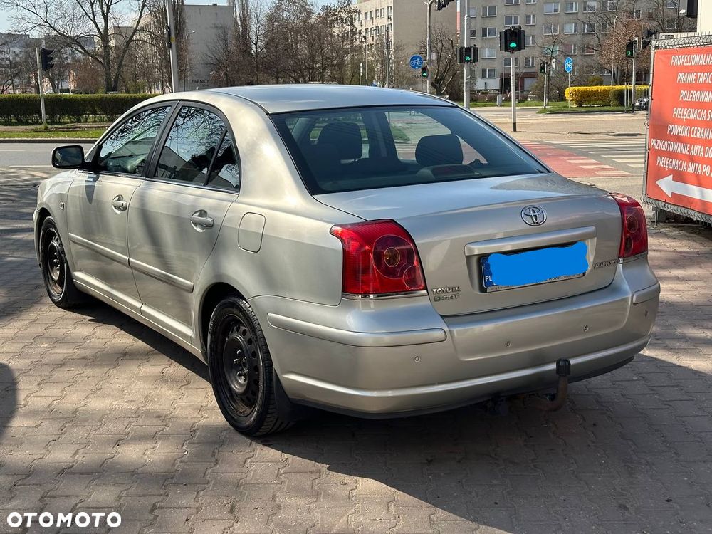 Toyota Avensis 2.0 D-Cat Sol - 11