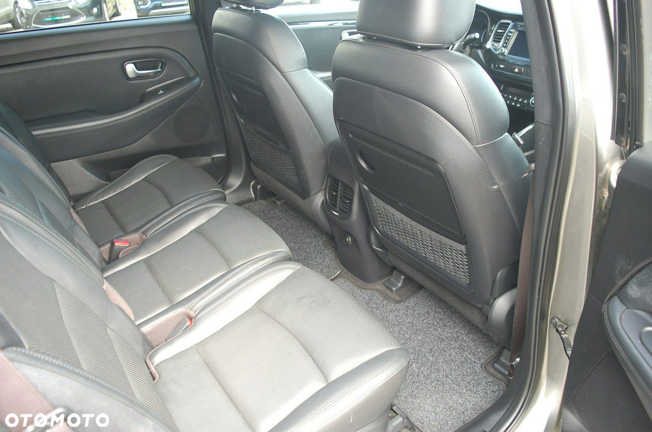 Kia Carens - 27