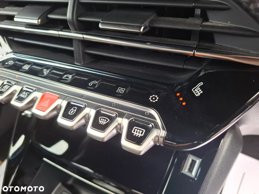 Peugeot 2008 PureTech 130 EAT8 GT - 31