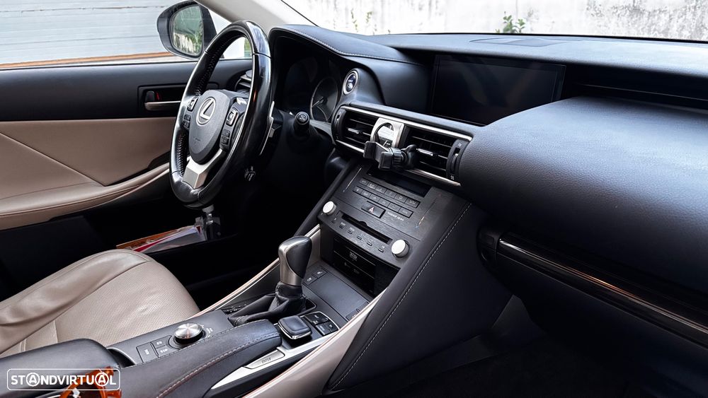 Lexus IS 300H Luxury - 23