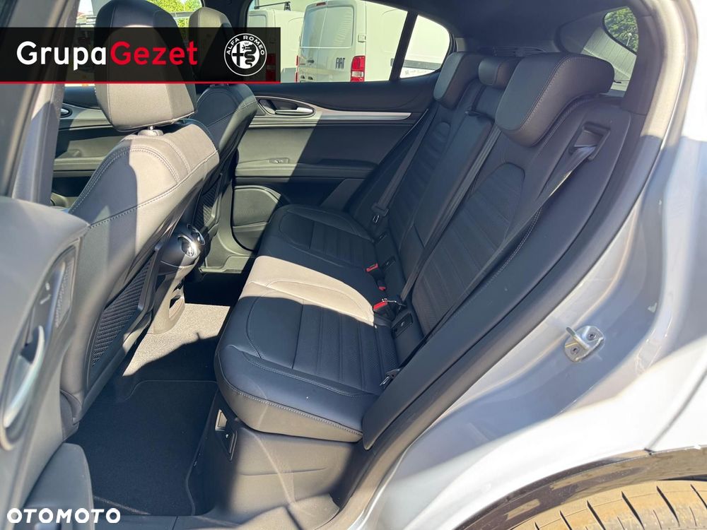 Alfa Romeo Stelvio - 11