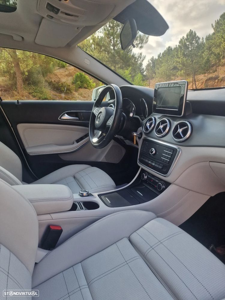 Mercedes-Benz GLA 220 d Urban - 19