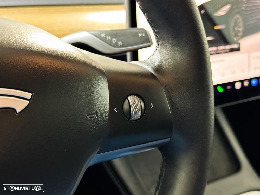 Tesla Model Y Long Range Dual Motor AWD - 37
