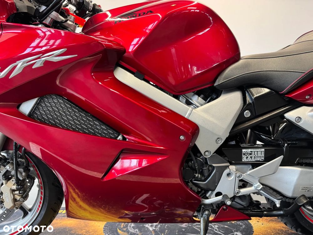 Honda VFR - 24