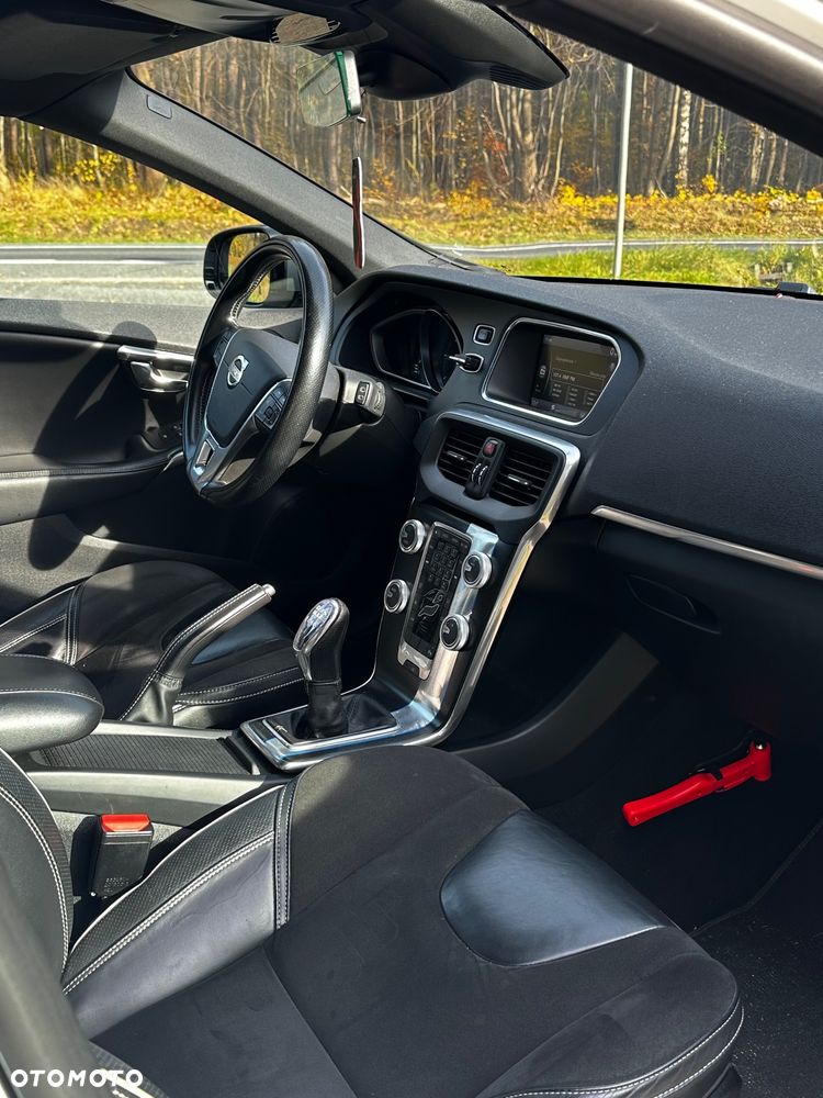 Volvo V40 D2 R-Design - 7