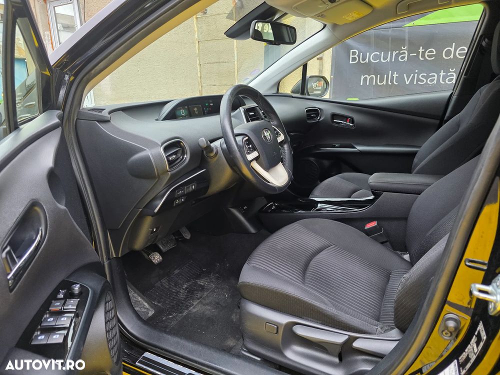 Toyota Prius ver-1-8-hsd-exclusive-plus - 8