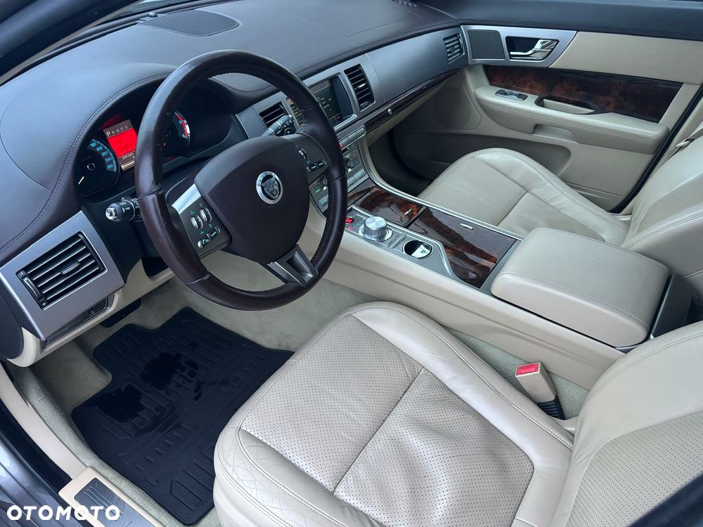 Jaguar XF 3.0 V6 D Premium Luxury - 2