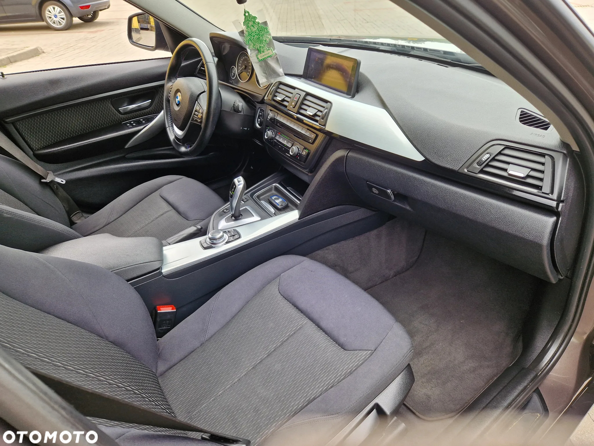 BMW Seria 3 - 33