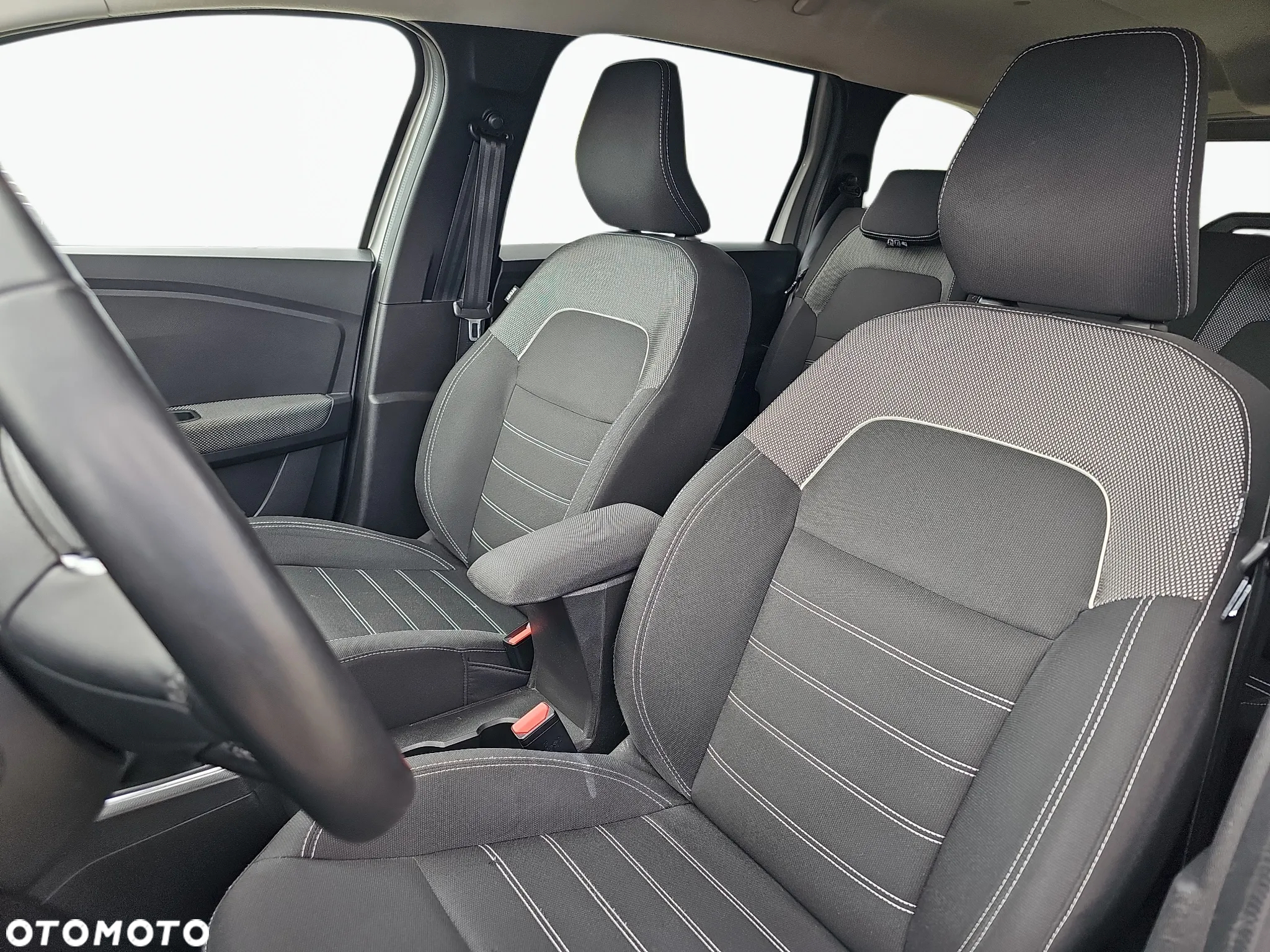 Dacia Jogger 1.0 TCe Comfort 7os - 12