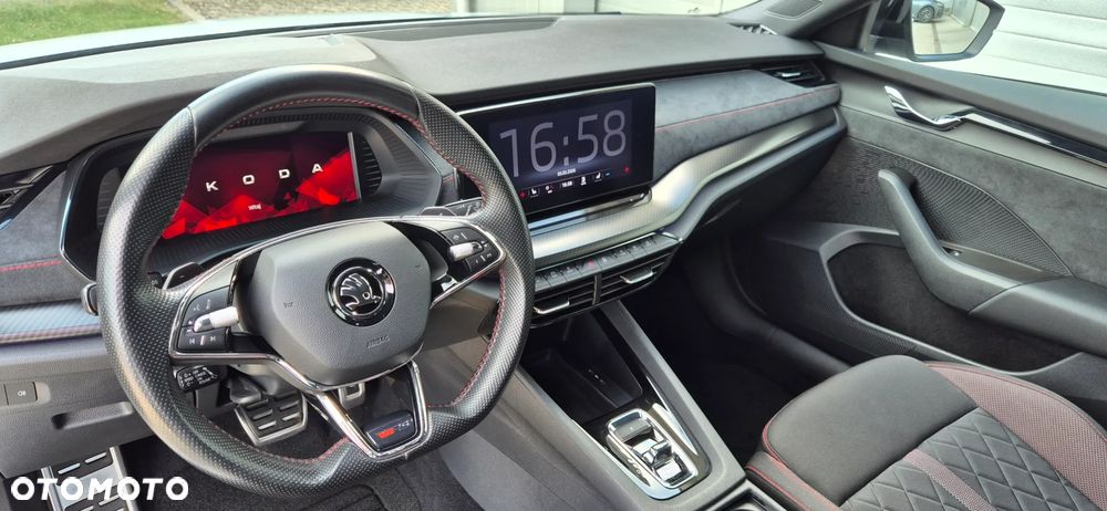 Skoda Octavia 1.4 TSI DSG RS First Edition - 8