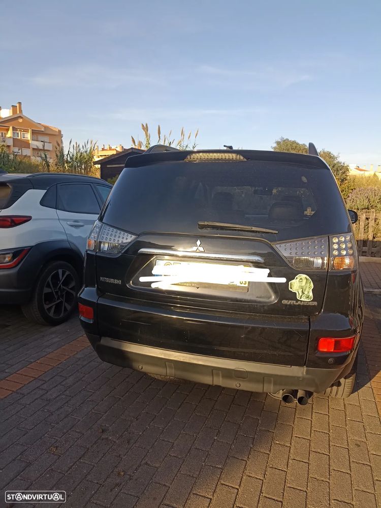 Mitsubishi Outlander - 2