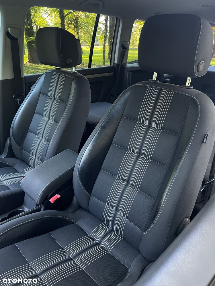 Volkswagen Touran 2.0 TDI DPF DSG MATCH - 17