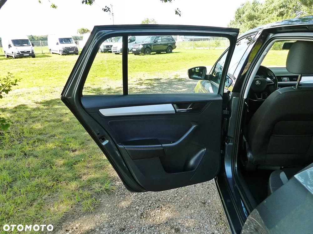 Skoda RAPID 1.4 TSI DSG Style - 20