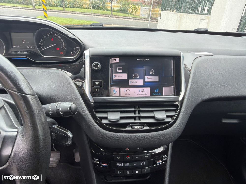 Peugeot 208 82 VTI Style - 15