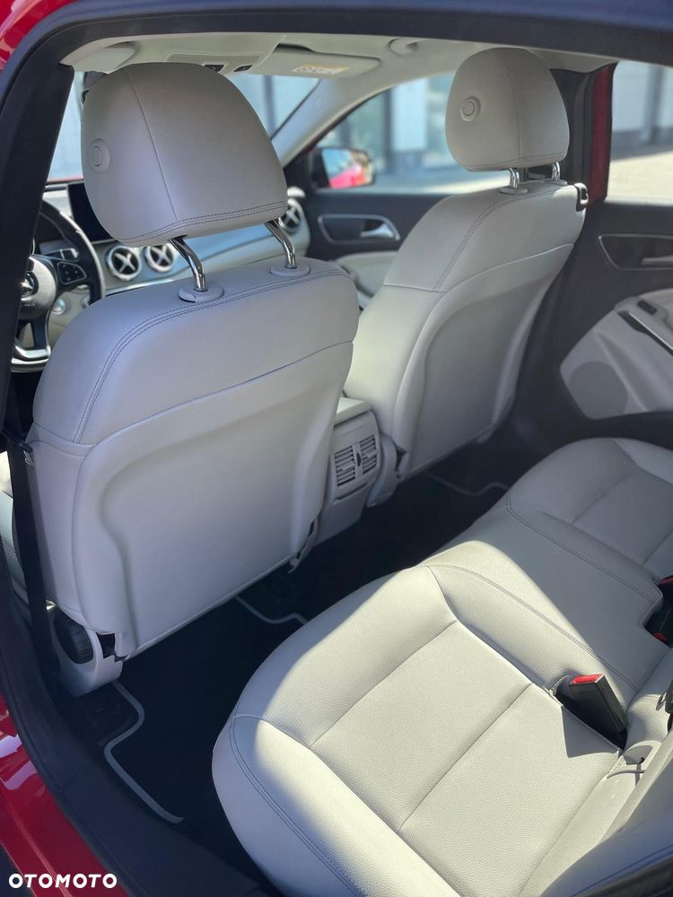Mercedes-Benz GLA 220 4-Matic - 14