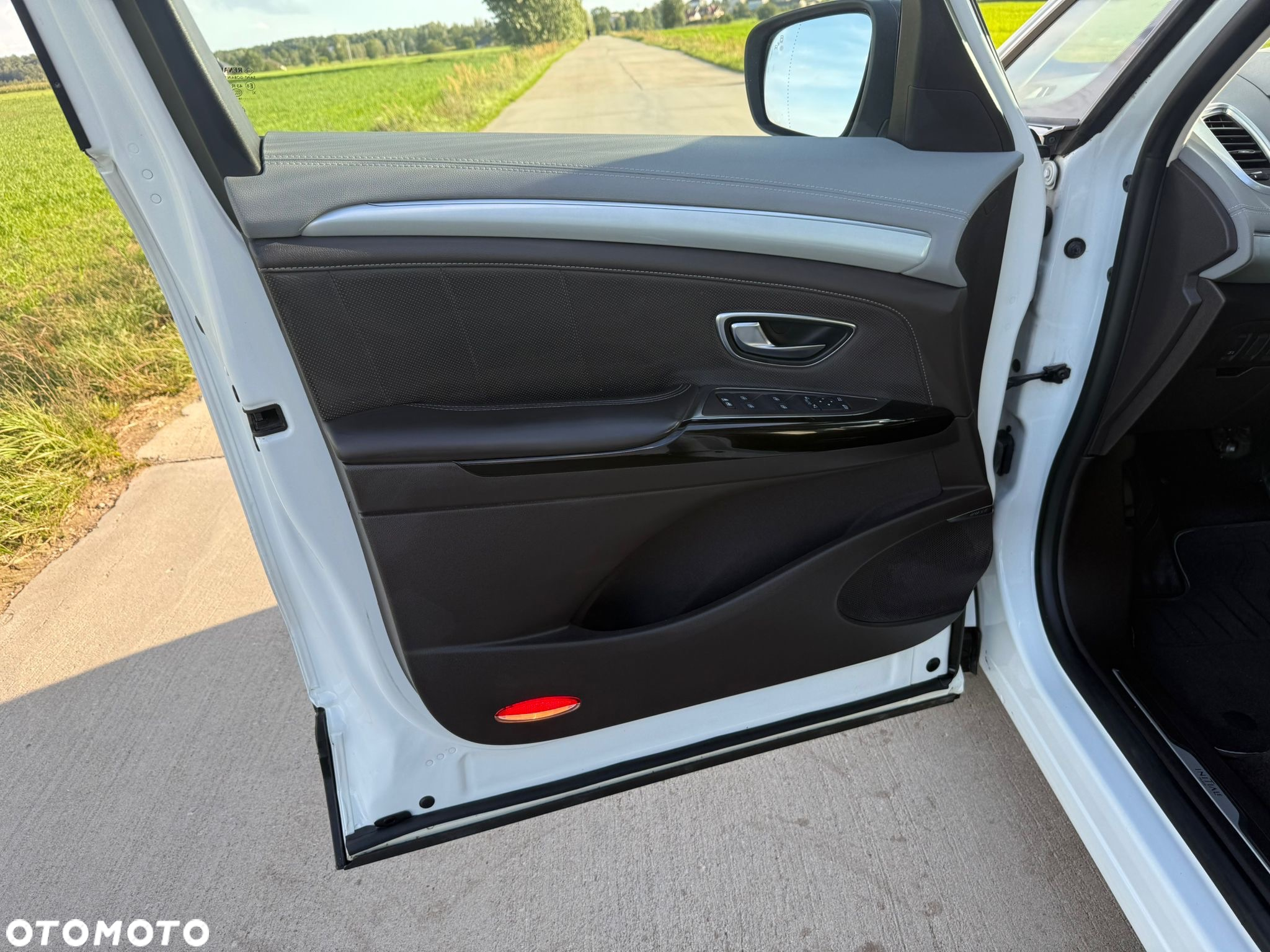 Renault Espace 1.6 dCi Energy Initiale Paris EDC - 14