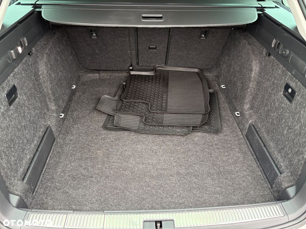 Skoda Superb 2.0 TDI Sportline - 23
