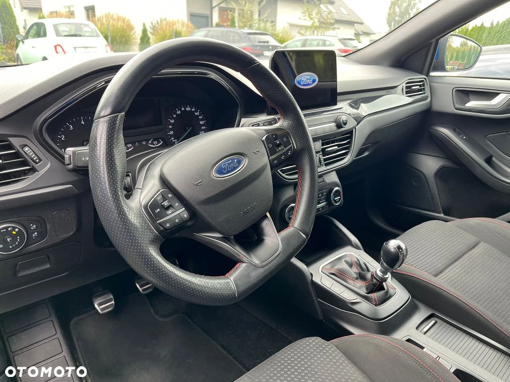 Ford Focus 1.5 EcoBoost ST-Line - 12