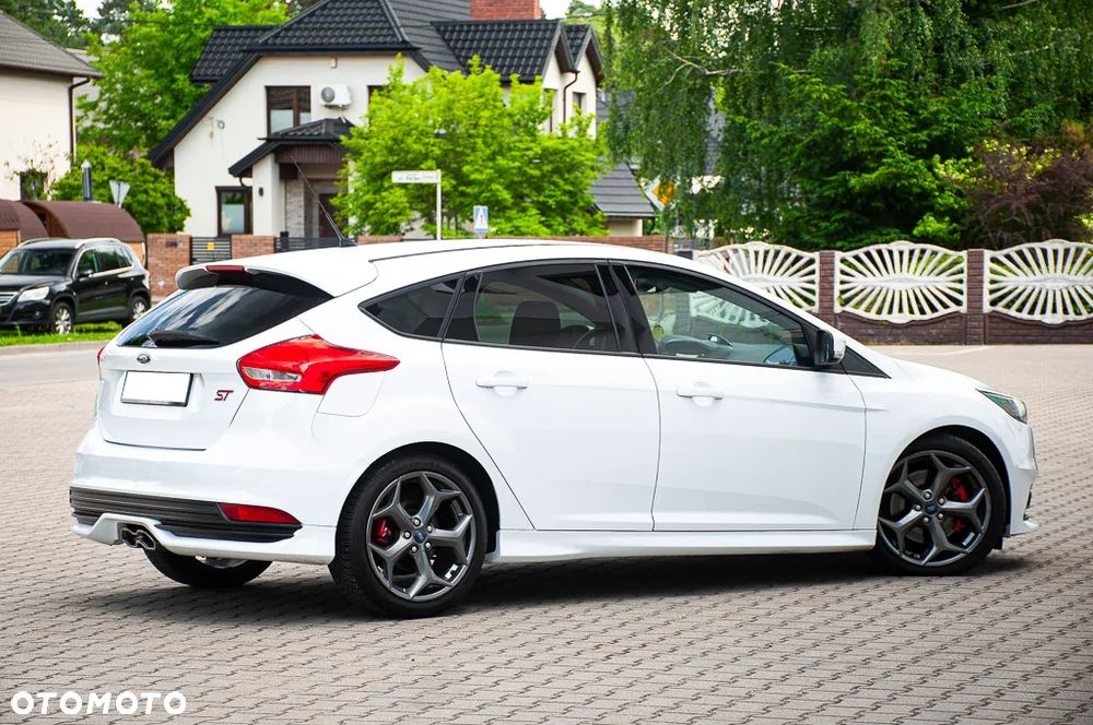 Ford Focus 2.0 TDCi ST mit Leder-Exclusiv-Paket - 16