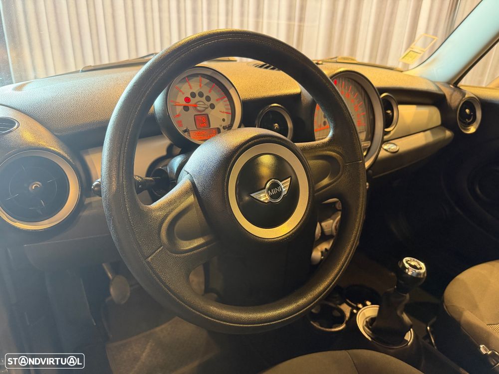 MINI 3 Portas Cooper D - 17