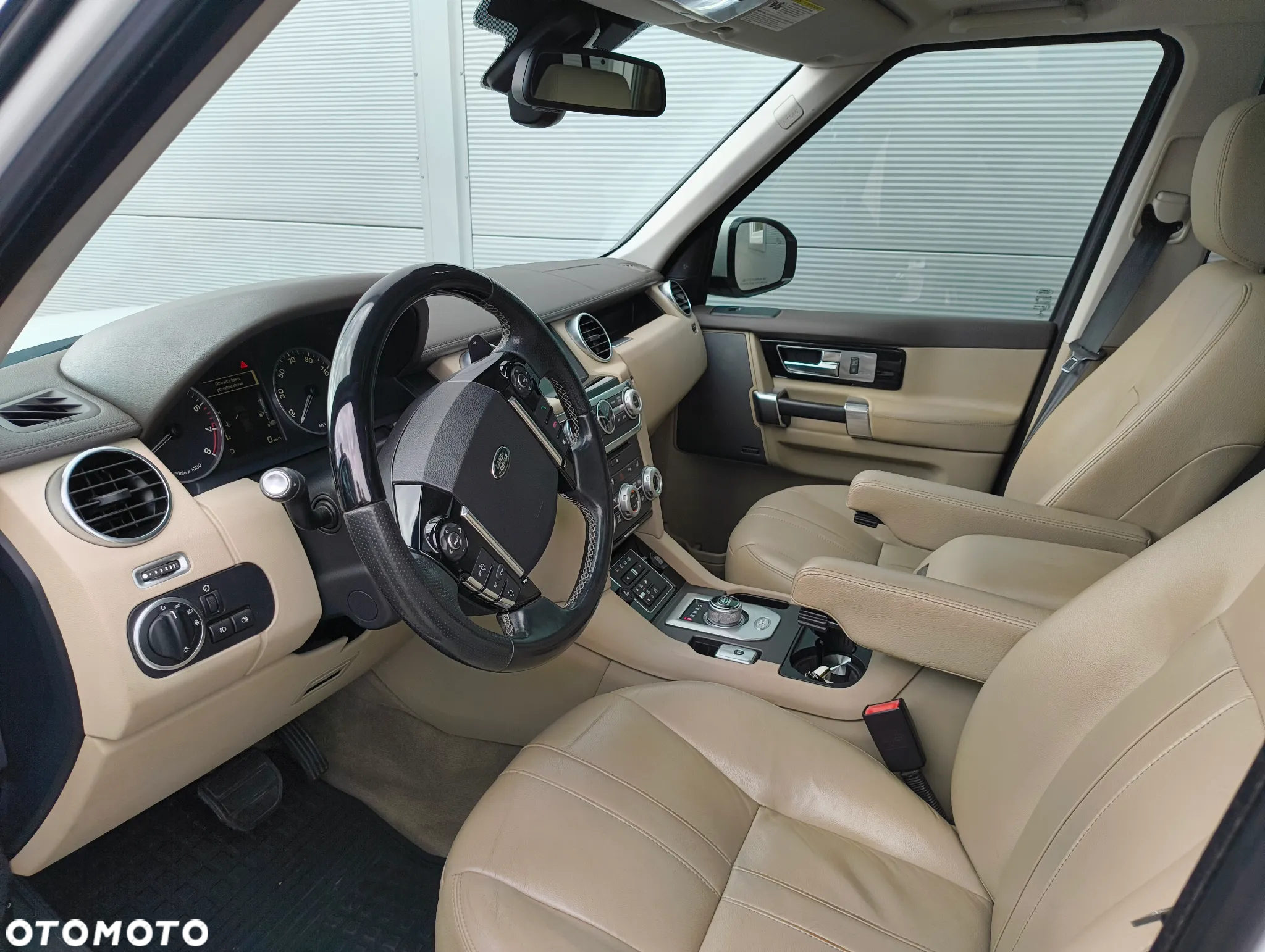 Land Rover Discovery IV 3.0 V6 SC HSE - 11