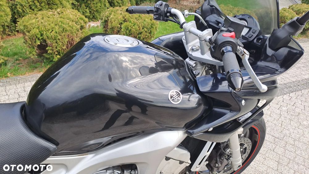 Yamaha FZ - 16