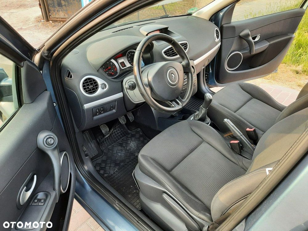 Renault Clio - 11
