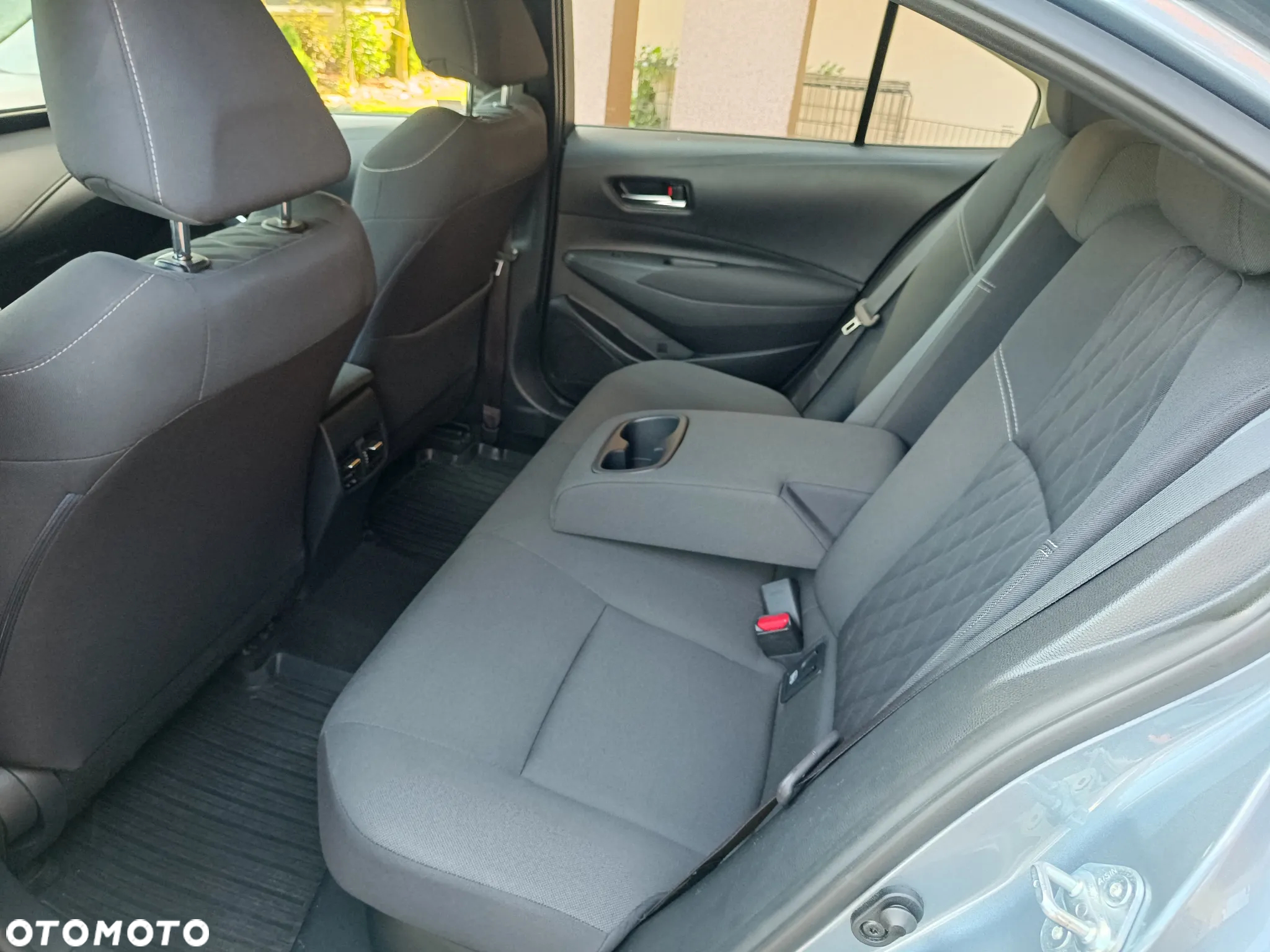 Toyota Corolla 1.8 Hybrid Comfort - 27