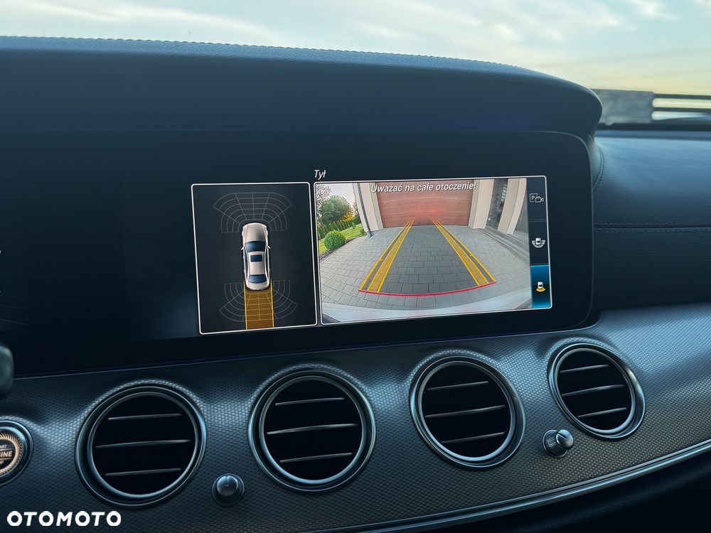 Mercedes-Benz Klasa E 220 d 4-Matic 9G-TRONIC - 28