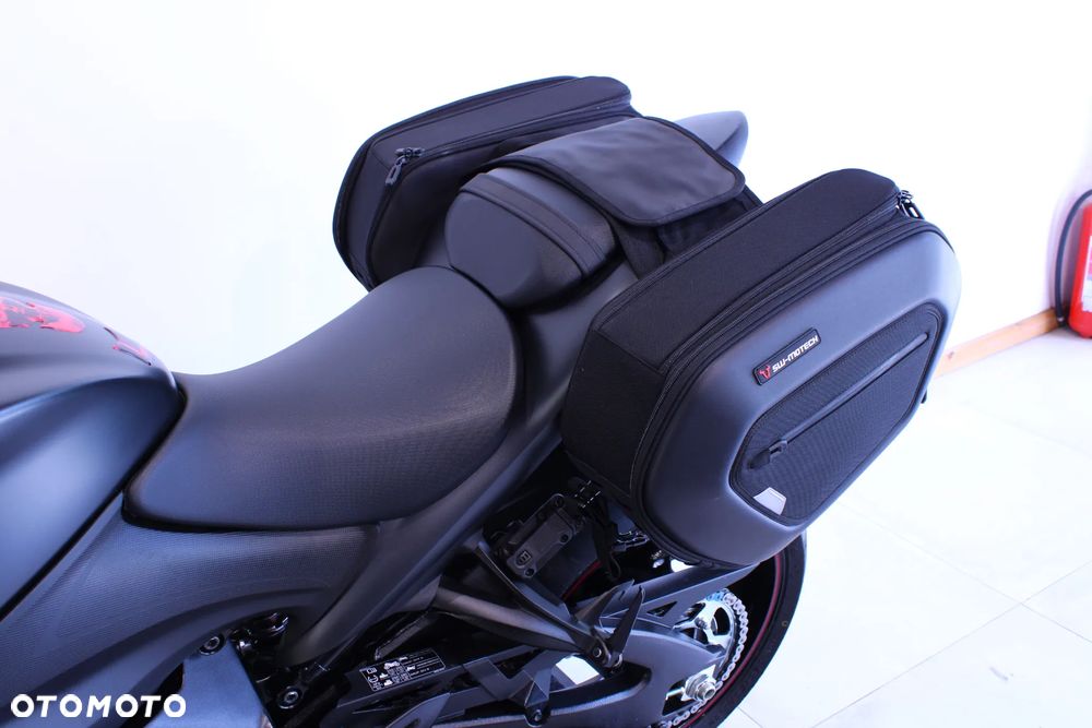 Suzuki GSX - 17