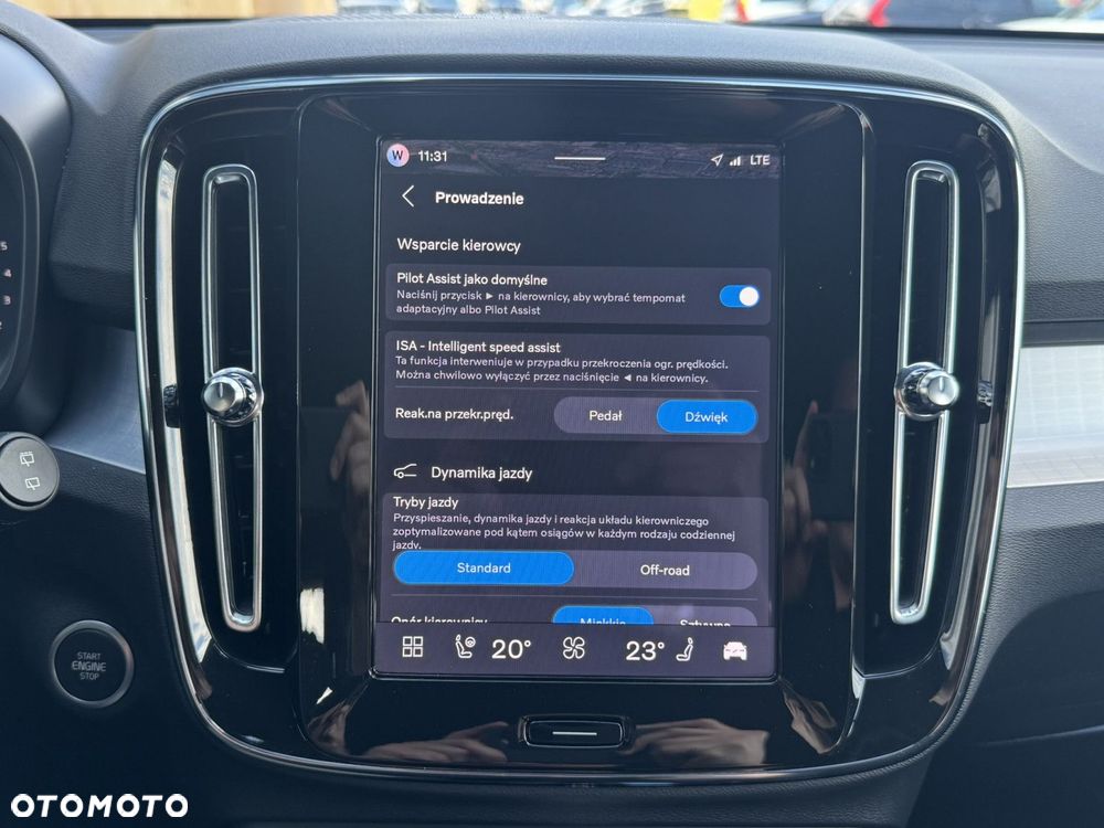Volvo XC 40 B3 Plus Dark - 23